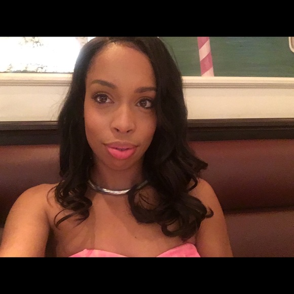 Meet your Posher, Ambyr - Picture 1 of 1